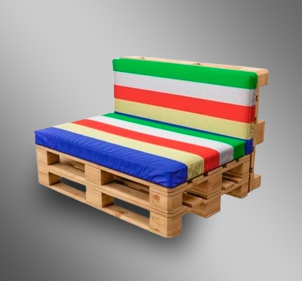 Двухместный диван Wood с разноцветными подушками