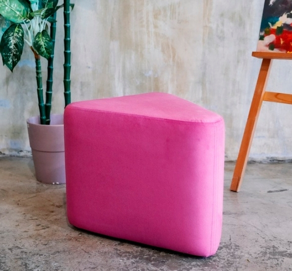 Пуфик треугольный Розовый