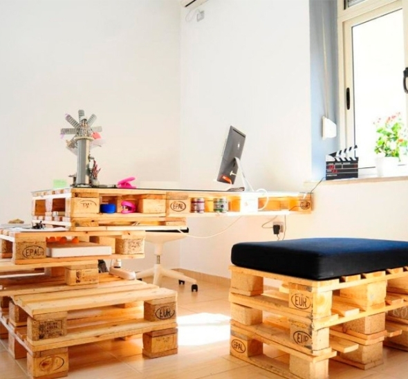 Деревянный пуфик из паллет