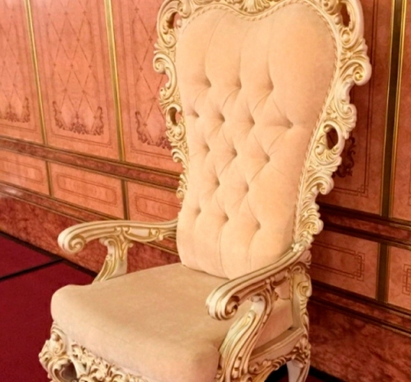 Трон Молодожены