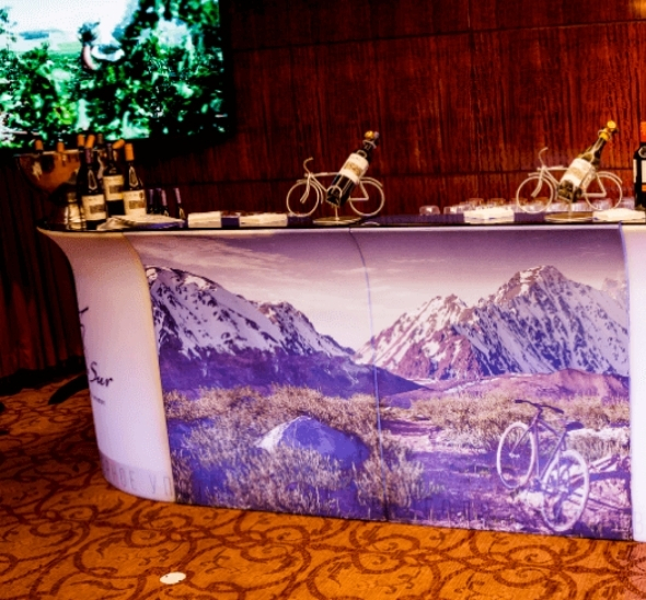 Брендированная барная стойка