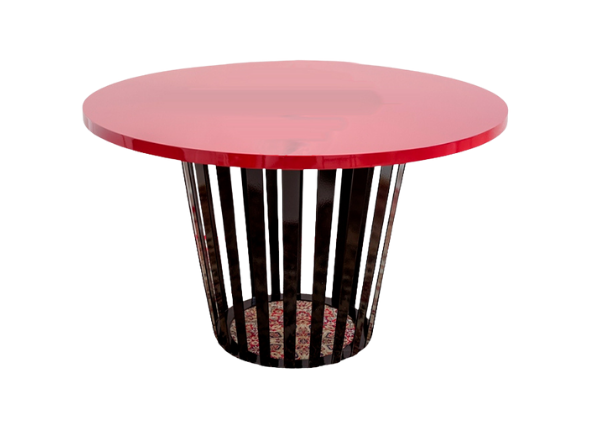 Стол со столешницей бордового цвета