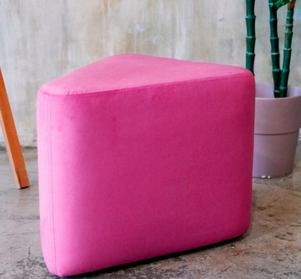 Пуфик треугольный Розовый