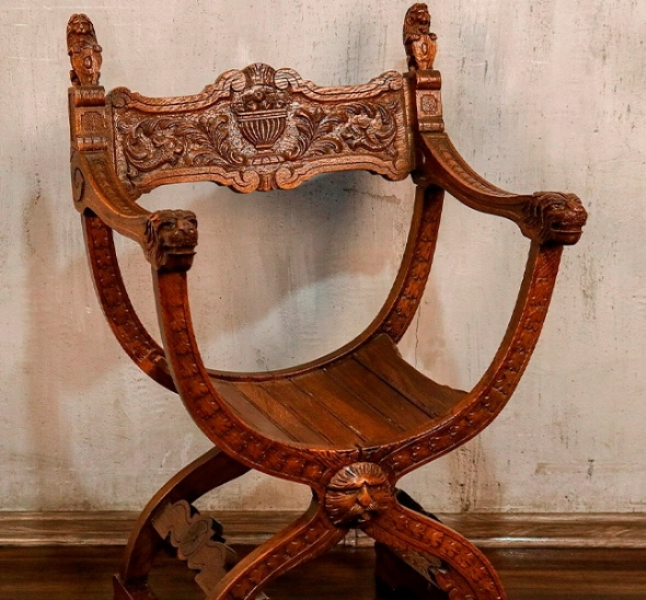 Трон Боярин