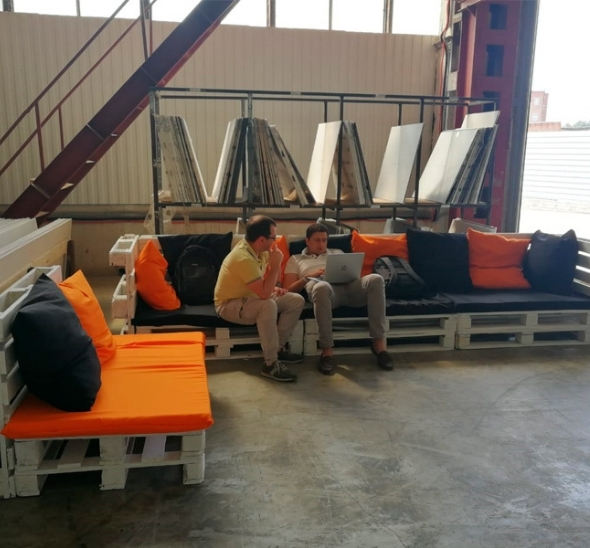 Диван модульный из паллет Белый