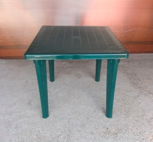 Пластиковый квадратный стол 90x90 см зелёный