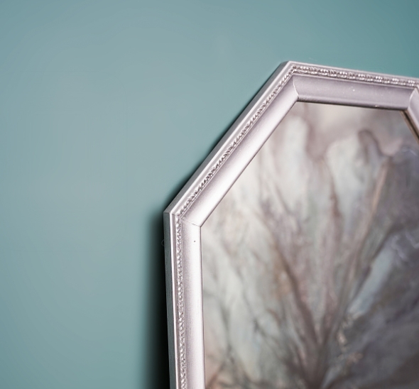 Напольное зеркало в форме восьмигранника