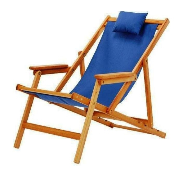 Синий шезлонг