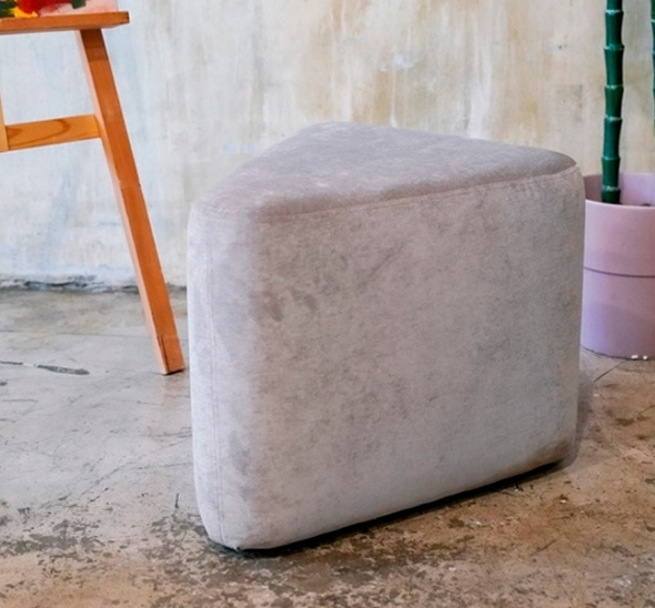 Пуфик треугольный Светло-серый