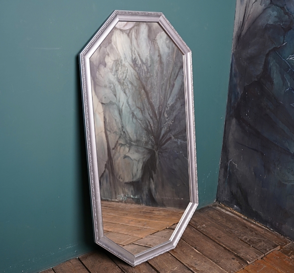 Напольное зеркало в форме восьмигранника