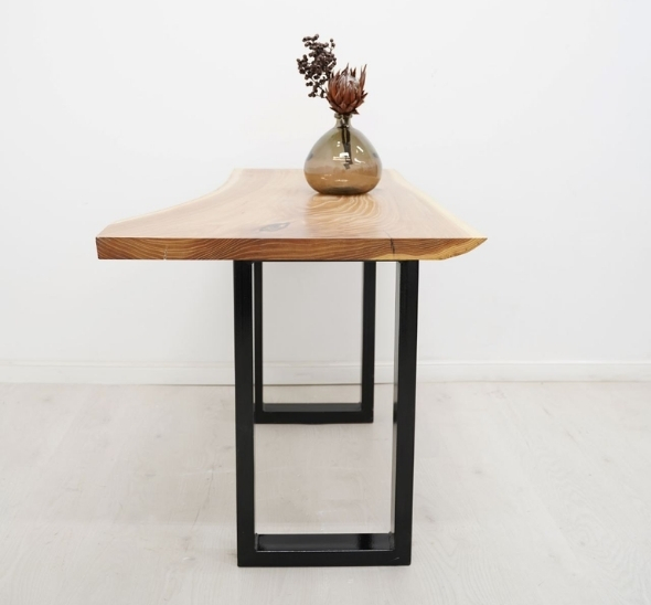 Стол со столешницей из слэба ореха