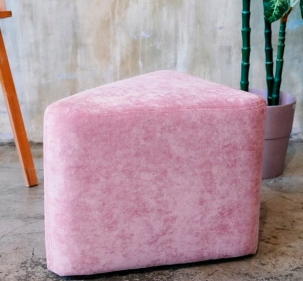 Пуфик треугольный Бледно-розовый