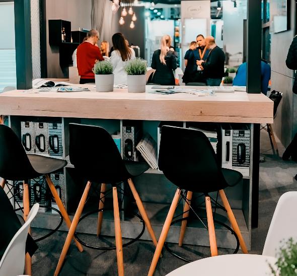 Стул барный Eames черный