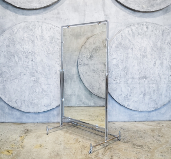 Зеркало напольное на колёсах