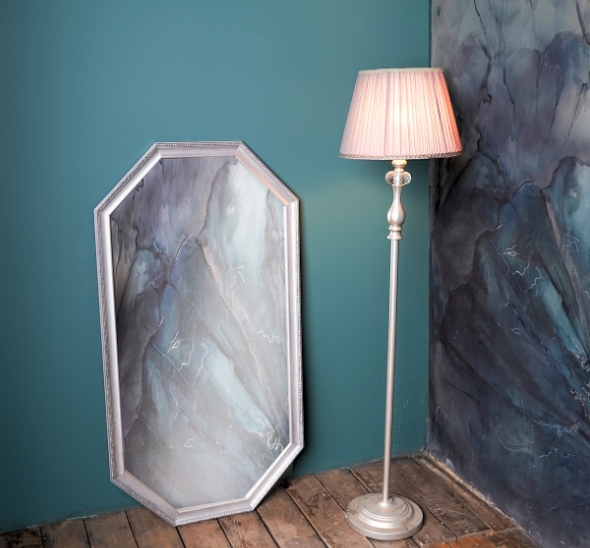 Напольное зеркало в форме восьмигранника