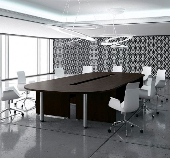 Овальный стол для переговоров