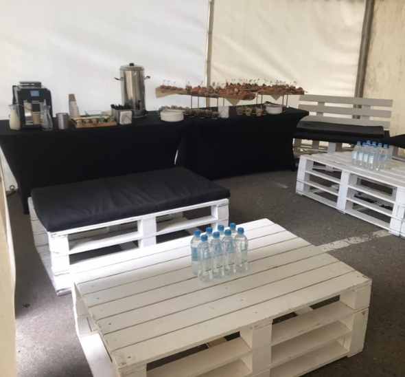 Белый стол журнальный