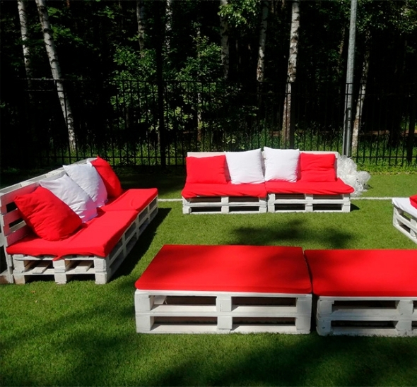 Диван-оттоман из паллет