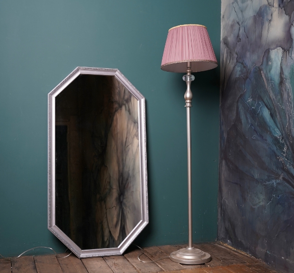Напольное зеркало в форме восьмигранника