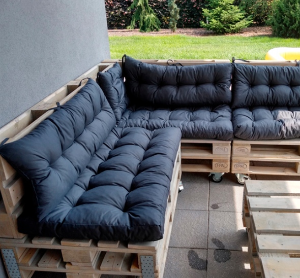 Угловой диван из паллет