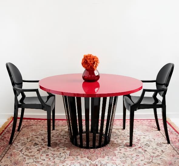 Стол со столешницей бордового цвета