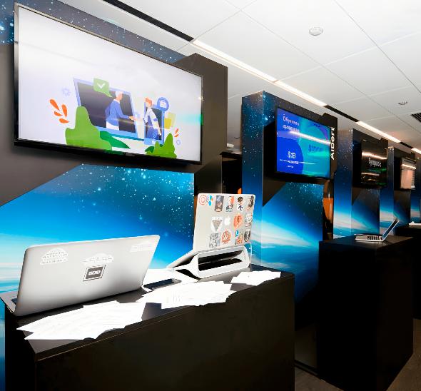 Чёрная стойка ресепшн