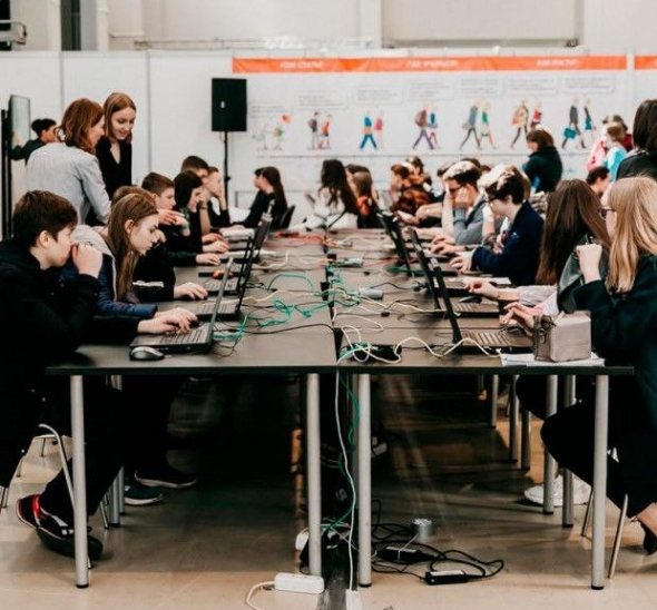 Стол квадратный