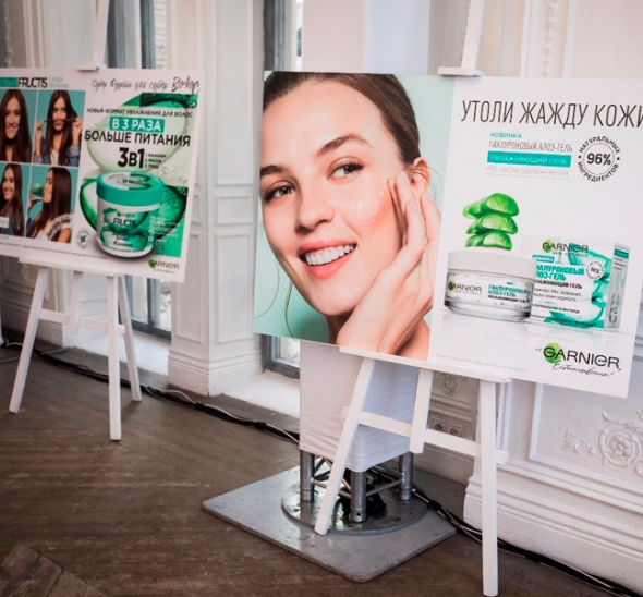 Мольберт белого цвета