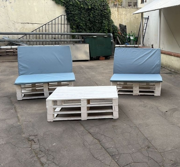 Белый стол из паллет