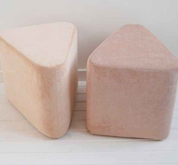 Пуфик треугольный Шампань