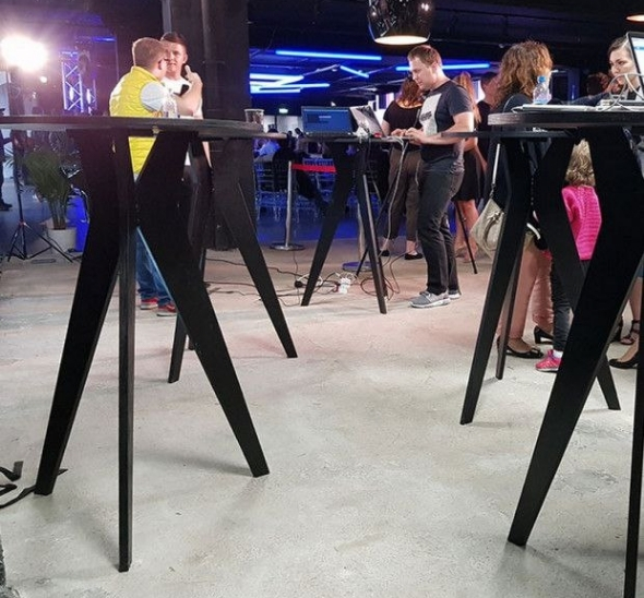 Коктейльный столик Tripod